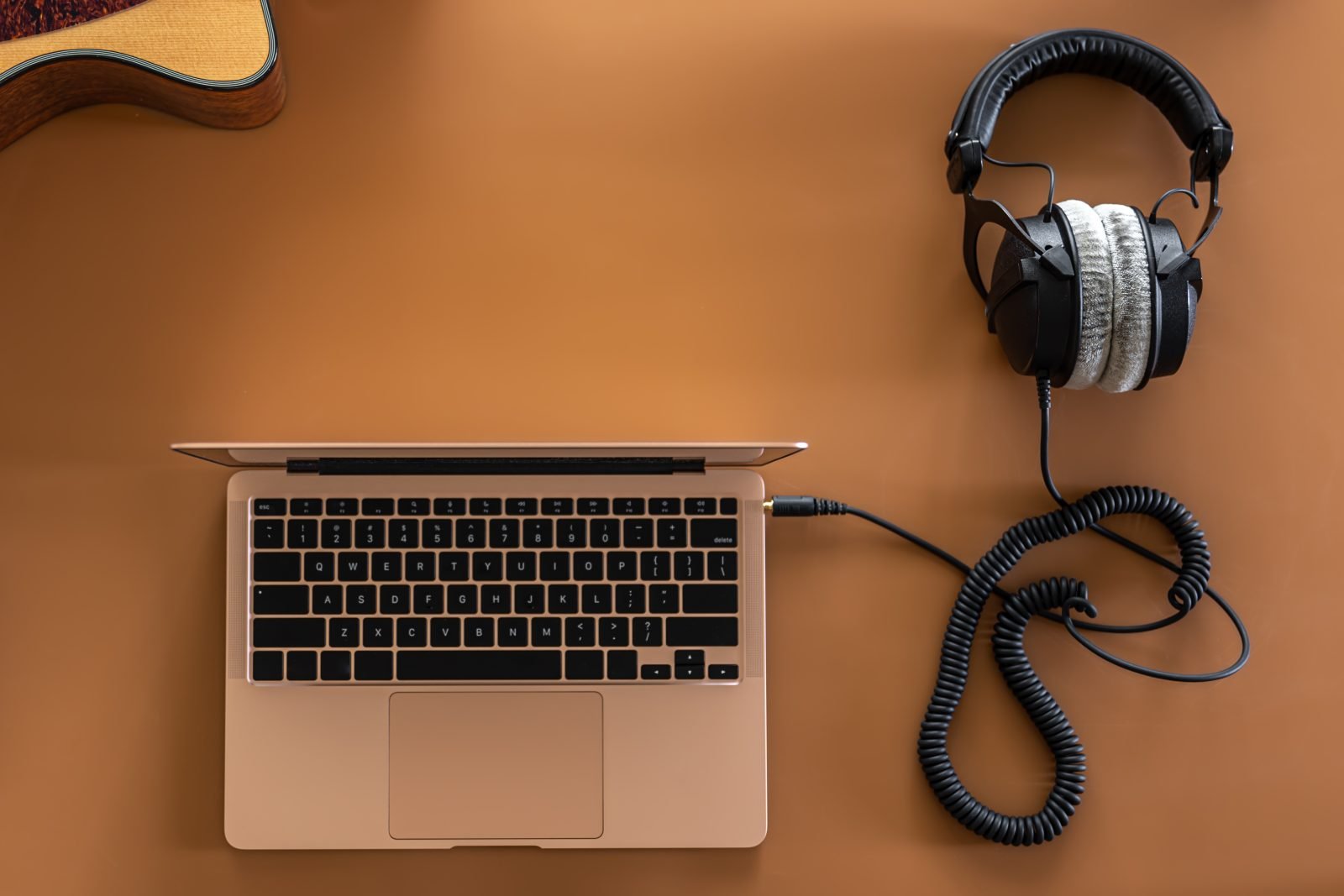 Sem som no computador ou notebook: causas mais comuns e como resolver passo a passo
